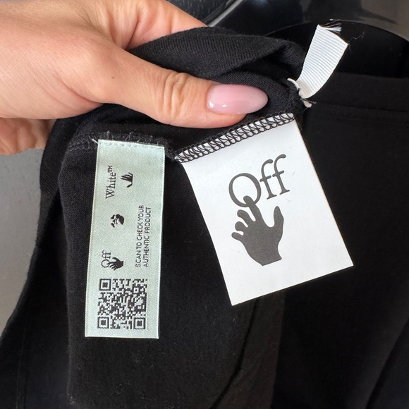 Black Off-White Tee - Picture 4 of 4
